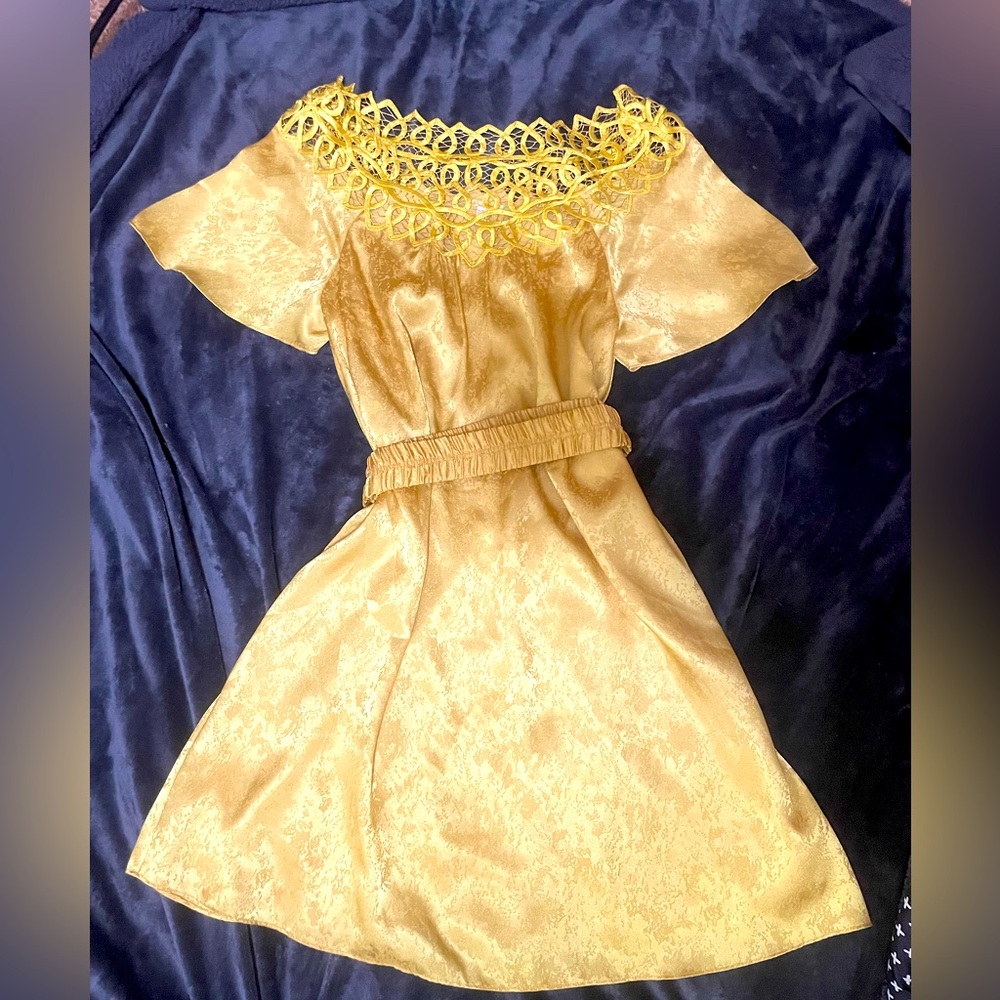 Gianni Bini gold belted dress with lace detail, Size small.
